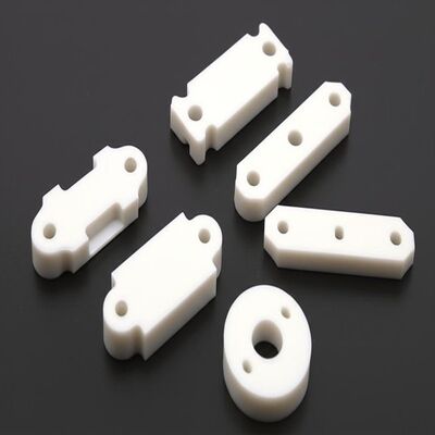 Guter Preis Präzisionsgefertigte Kunststoff-CNC-Bearbeitungsteile mit komplexer Oberflächengestaltung und Feinlochbearbeitung Online